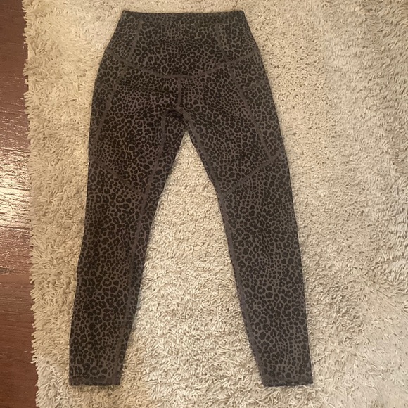 Evolution and Creation leopard yoga pants , Size Small - Picture 1 of 2